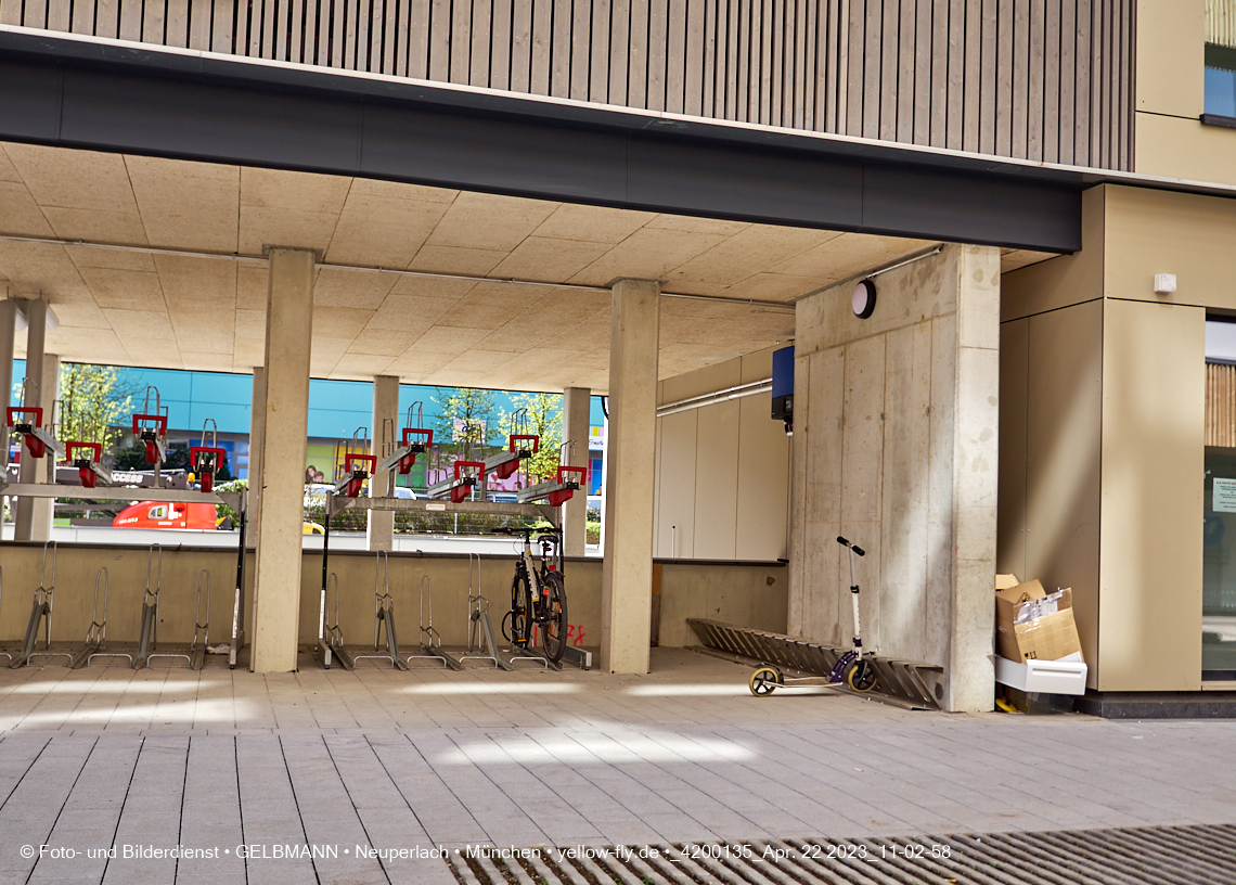 22.04.2023 - Baustelle Montessori Schule im Plettzentrum in Neuperlach